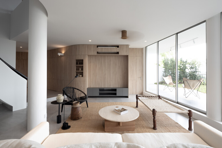 dP Apartment House / Tristan & Ju - Interior Photography, Lighting, Chair