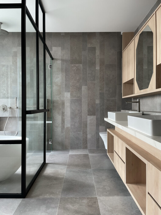 dP Apartment House / Tristan & Ju - Interior Photography, Bathroom, Sink, Glass