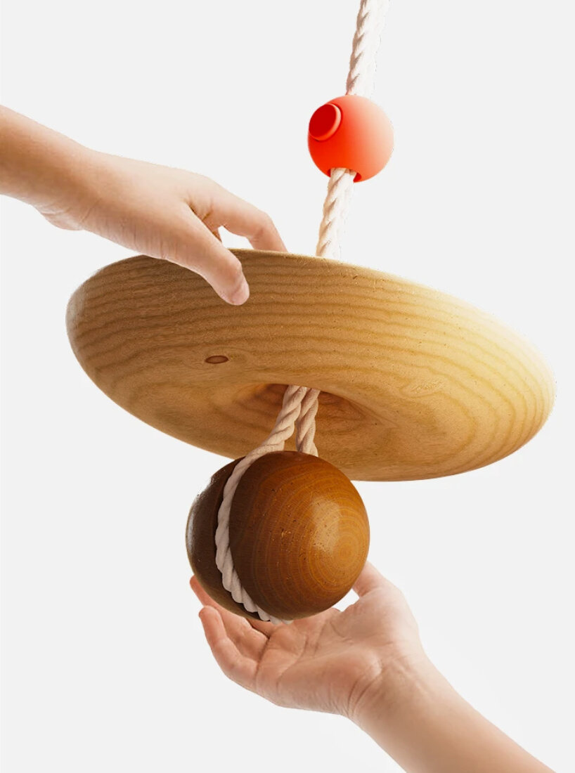 rope swing feeder bird